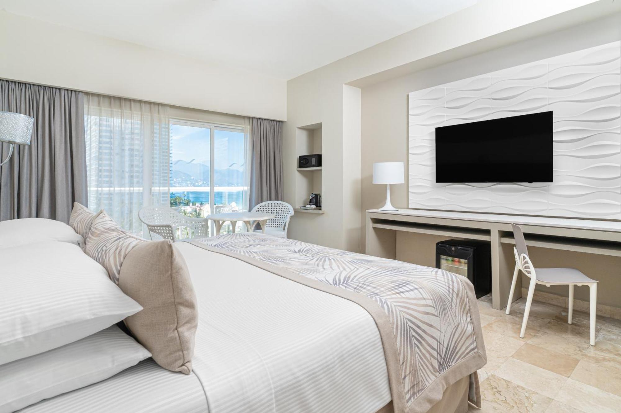 Deluxe Partial Ocean View King Room,1349281681:JPEG