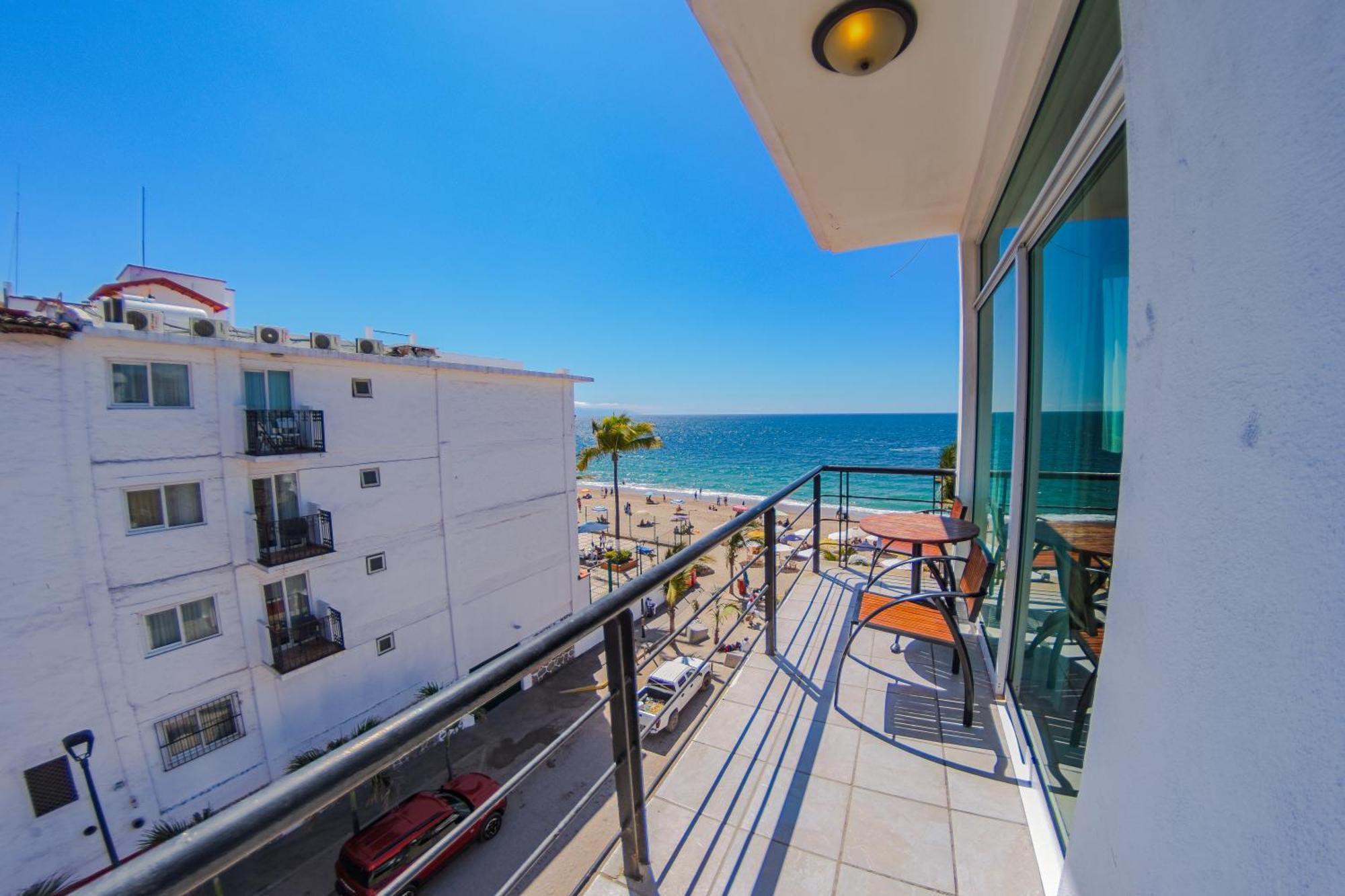 One-Bedroom Apartment Ocean View Balcony