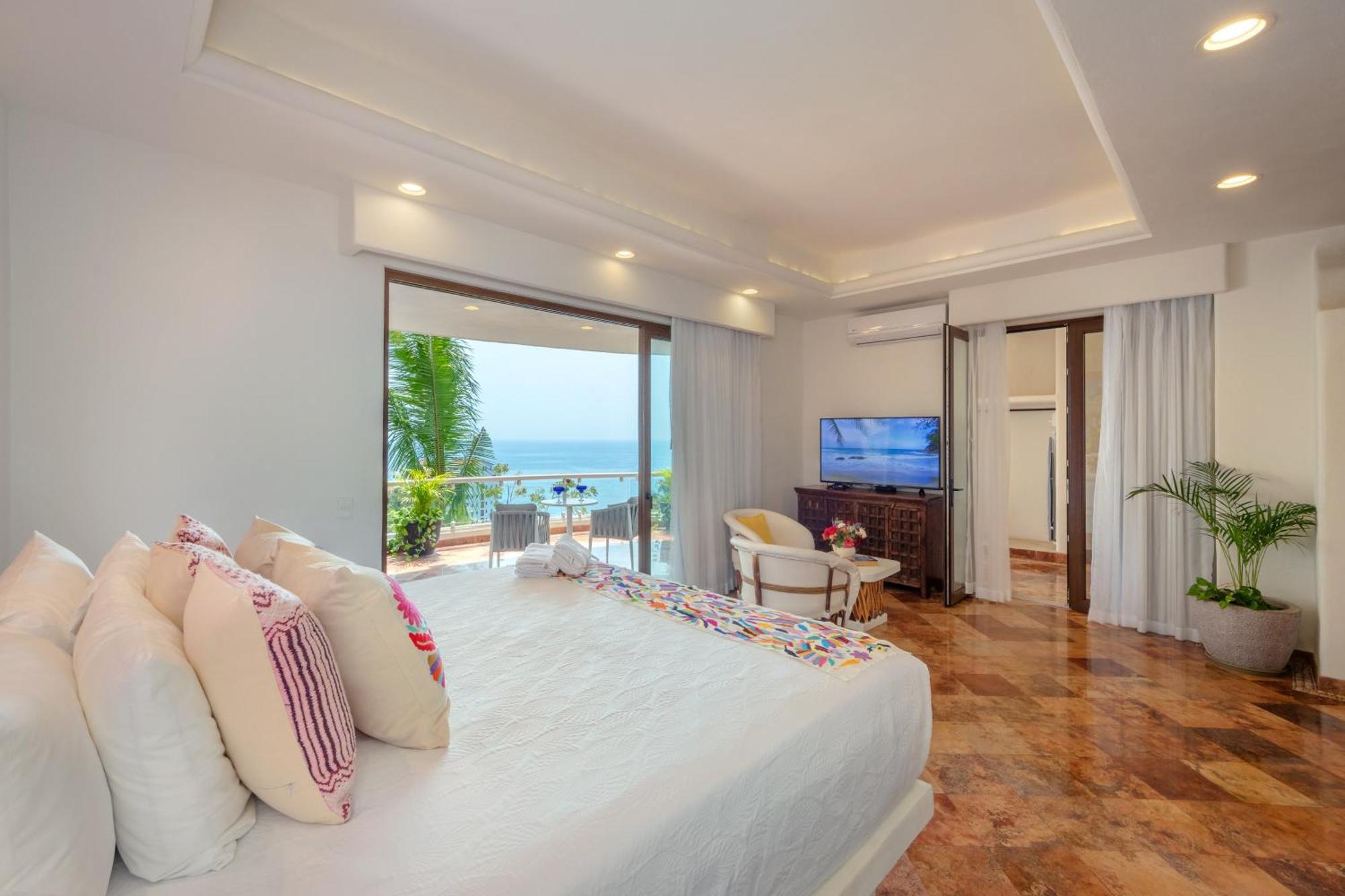 Deluxe Suite with Spa Bath