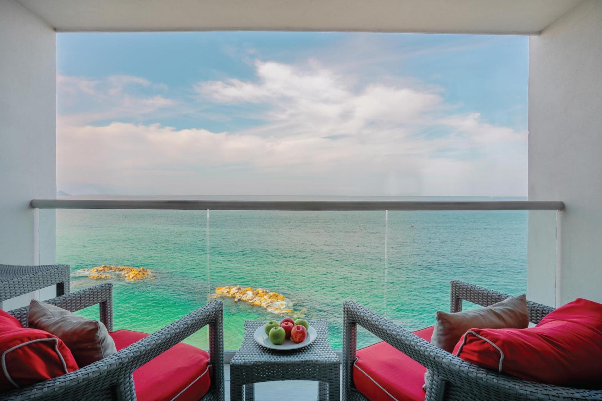 King Room Oceanfront Premier View Adults Only